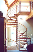 Holzspindeltreppen mit Edelstahlgelnder